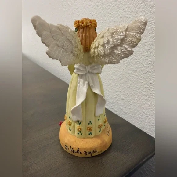 Linda Grayson October Flower Angel Figurine Handmade Colendula Vintage 1995 - Picture 3 of 8